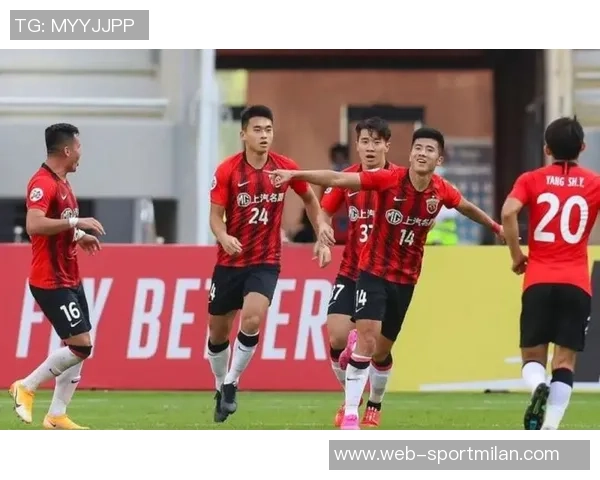 河南队今日启程前往上海浦东备战与海港热身赛全力以赴争取胜利