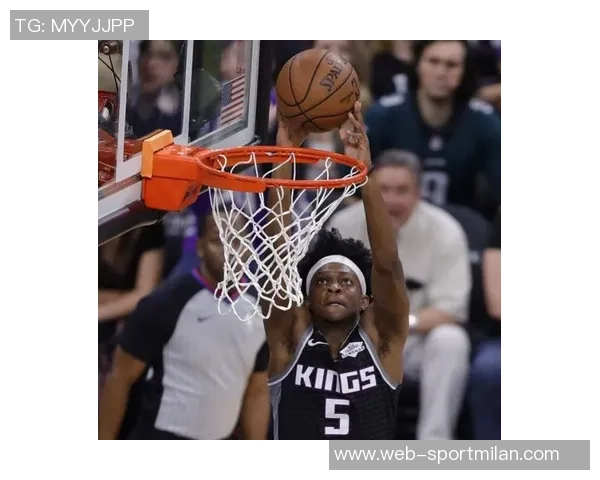 米奇赞福克斯为出色后卫强调其串联队友和防守进步的表现 米奇赞福克斯为出色后卫强调其串联队友和防守进步的表现